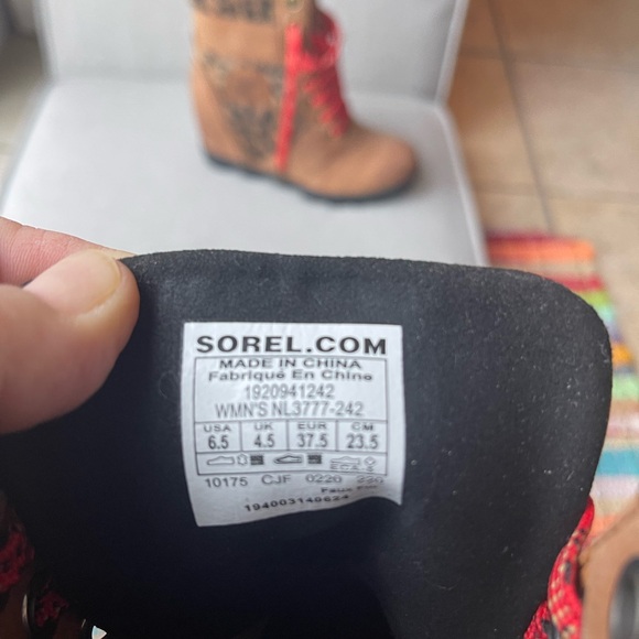 Sorel Lexie Faux Fur leopard print lace up boot womens 
Size 6.5 - Picture 5 of 6